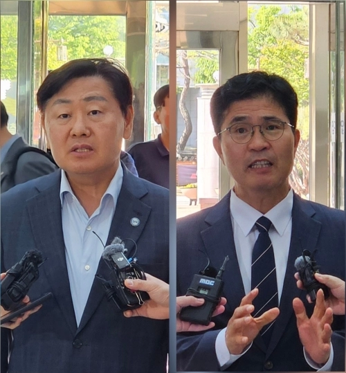 경찰에 출석한 무소속 김관영 예비후보와 민주당 이원택 예비후보.