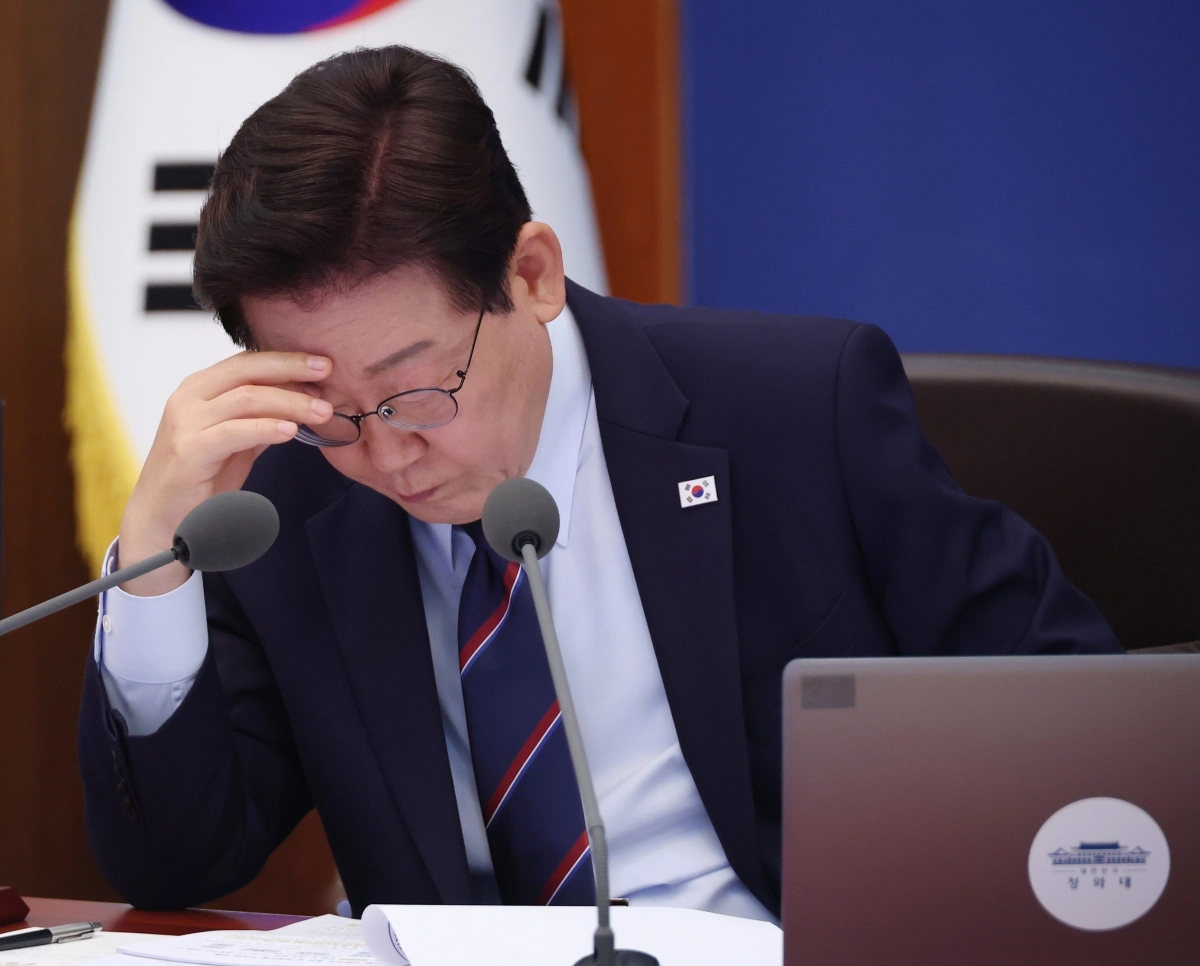 보고 청취하는 이재명 대통령
