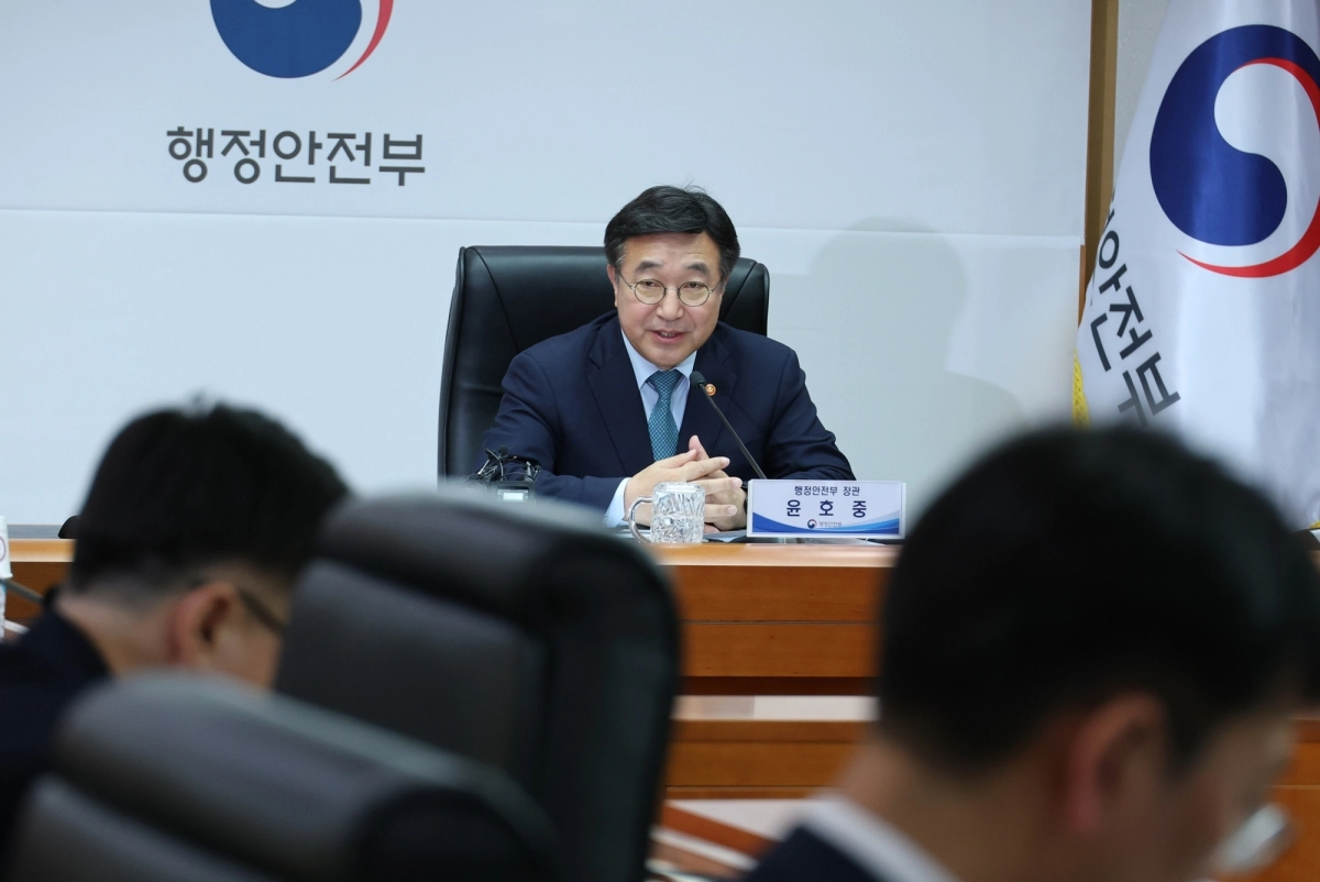 허위ㆍ가짜뉴스 대응 협의체 회의 주재하는 윤호중 장관