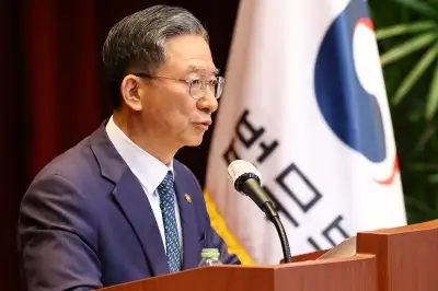 박상용 검사 정직 청구, 정성호 장관 5·18묘지 참배…檢 ‘자기 반성’ 시그널