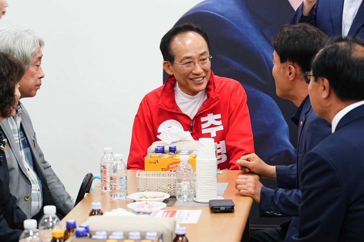 추경호 국민의힘 대구시장 후보가 지난 12일  ‘신청사 바로세우기 추진위원회’와 정책간담회를 가졌다. 추경호 선거사무소 제공