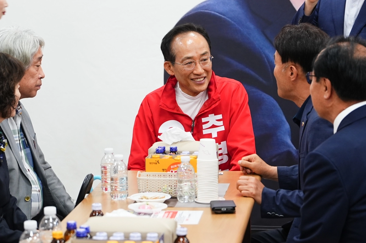 추경호 국민의힘 대구시장 후보가 지난 12일  ‘신청사 바로세우기 추진위원회’와 정책간담회를 가졌다. 추경호 선거사무소 제공