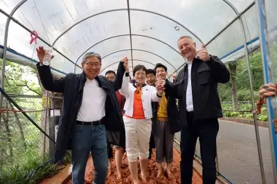 “서대문구 안산(鞍山) 황톳길, K-맨발걷기 성지”