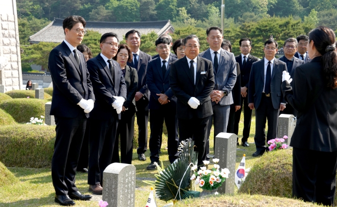 전남도, 국립5·18민주묘지 합동 참배
