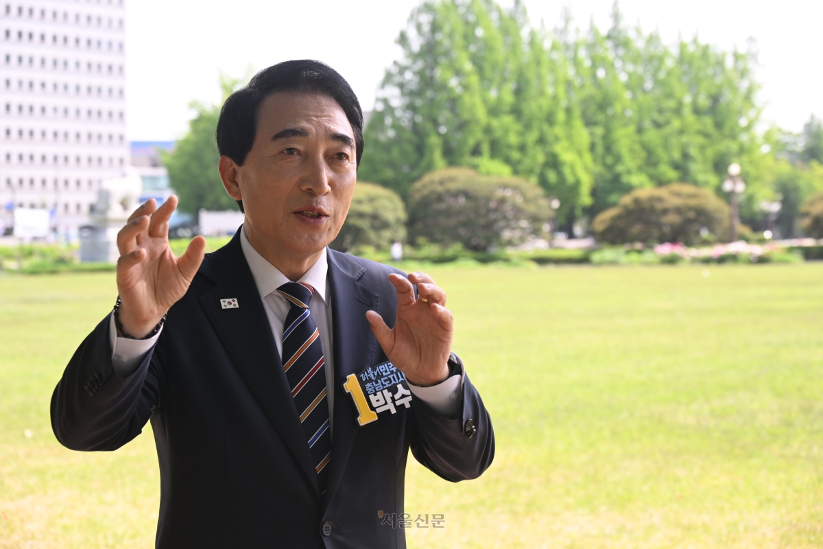 박수현 더불어민주당 충남지사 후보가 13일 국회에서 서울신문과 인터뷰하고 있다. 안주영 전문기자