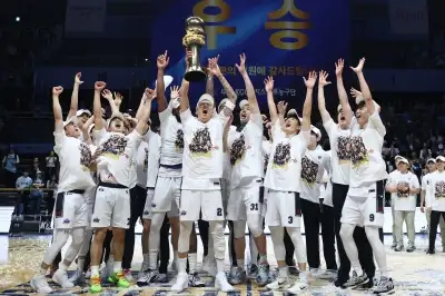 부산 KCC, 프로농구 출범 29년 만에 사상 첫 6위팀 우승기적…허훈 챔프전 MVP로 사상 첫 3부자 챔프전 MVP 대기록