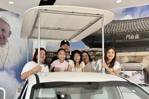 충남 천주교 성지 찾은 필리핀 국민배우