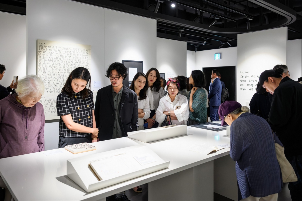 ‘고함 악필 대회 수상작’이 서울 종로구 ‘스튜디오 고함’에 전시돼 있다. 고홍명·함은숙 문화재단 제공