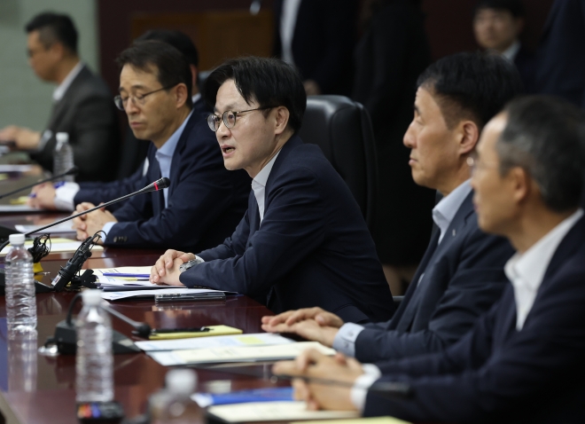 “파업 땐 긴급조정”… 정부 경고 나왔다