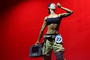thumbnail - 男女 상관없이 우르르 상의 벗어던진 소방관들…이유 있었다