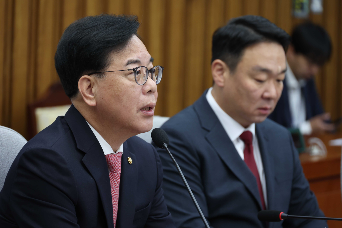송언석 국민의힘 원내대표가 8일 오전 서울 여의도 국회에서 열린 원내대책회의에서 발언을 하고 있다. 뉴시스