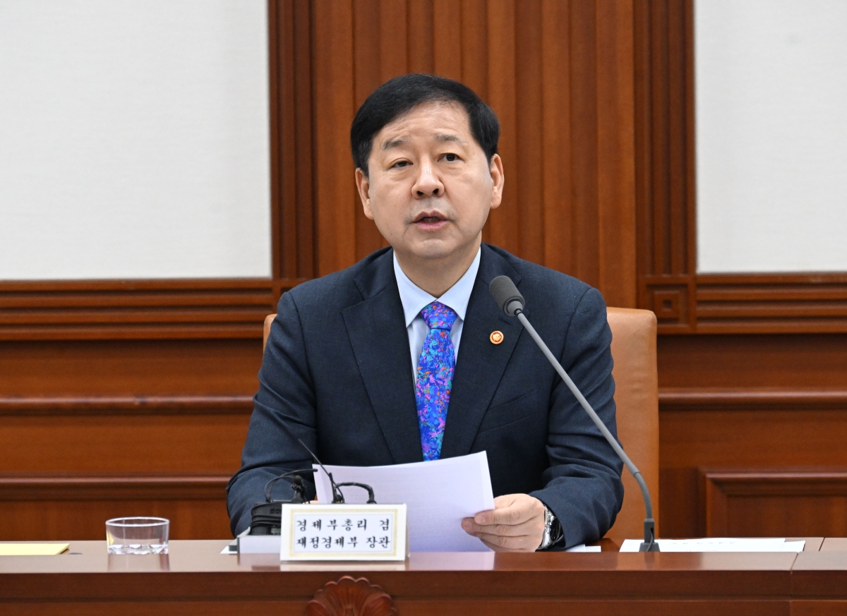 구윤철 부총리 겸 재정경제부 장관이 15일 정부서울청사에서 열린 ‘비상경제본부회의 겸 경제관계장관회의 및 부동산관계장관회의’에서 모두발언을 하고 있다. 재정경제부 제공