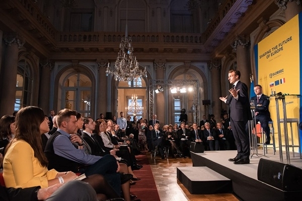 GLOBSEC 현장사진, 연설 중인 에마뉘엘 마크롱 프랑스 대통령 (출처=GLOBSEC 홈페이지)