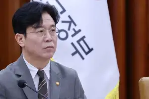 노동장관 만난 삼성전자 노조 “사측 대표교섭위원 교체 요청”(종합)