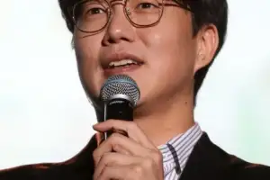 ‘미등록 기획사 운영’ 성시경 누나·소속사 기소유예