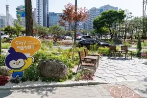 서울 강서구청 앞 사거리에 발길 머무는 ‘여울정원’