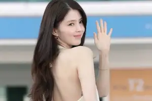 [포토] 한소희, 과감한 반전 뒤태