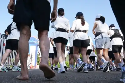맨발 투혼, 만화 캐릭터… 2026 서울신문 하프마라톤 빛낸 이색 참가자들