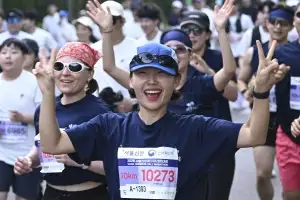 서울신문 하프마라톤 ‘미소 가득’