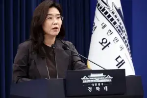 靑 “한국경제에 삼성전자 중요성 커…대화로 해결책 찾아야”