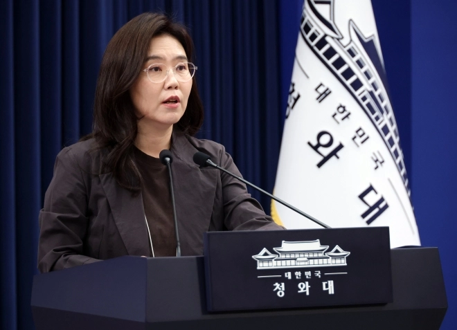 thumbnail - 靑 “한국경제에 삼성전자 중요성 커…대화로 해결책 찾아야”