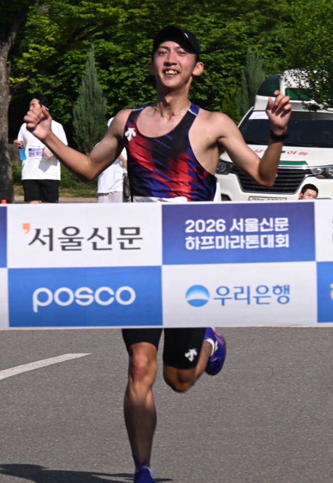 [서울신문 하프마라톤] 일본 동호회가 휩쓴 男 부문…재도전 끝에 우승 거머쥔 女 하프