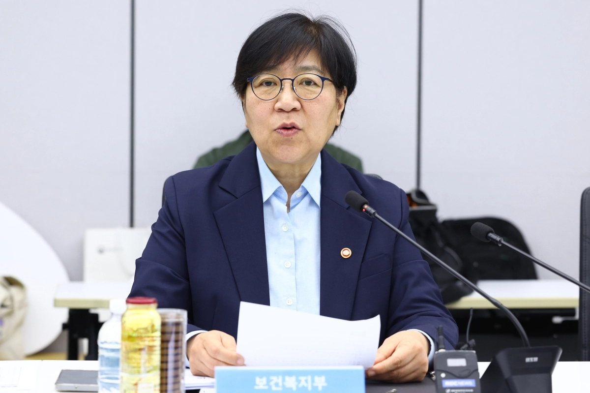 정은경 보건복지부 장관이 4일 오전 서울 종로구 서울대학교병원 대한의원에서 열린 희귀질환자 등을 위한 비대면 의료물품 배송체계 구축 현장간담회에서 인사말을 하고 있다. 2026.5.4 연합뉴스