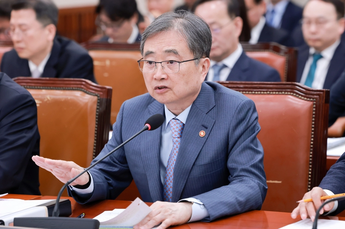 조현 외교부 장관이 15일 국회에서 열린 외교통일위원회 전체회의에서 의원 질의에 답하고 있다. 2026.4.15. 연합뉴스