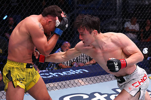돌아온 ‘슈퍼보이’… 최두호 UFC 3연승