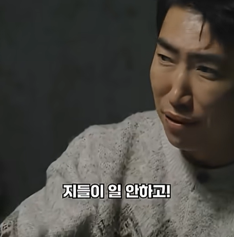 개그맨 장동민이 최근 한 예능 프로그램에서 “취업이 안 된다는 건 말이 안 된다”고 한 발언이 온라인상에서 화제를 모으며 갑론을박이 벌어지고 있다. 웨이브 오리지널 예능 프로그램 ‘베팅 온 팩트’ 캡처