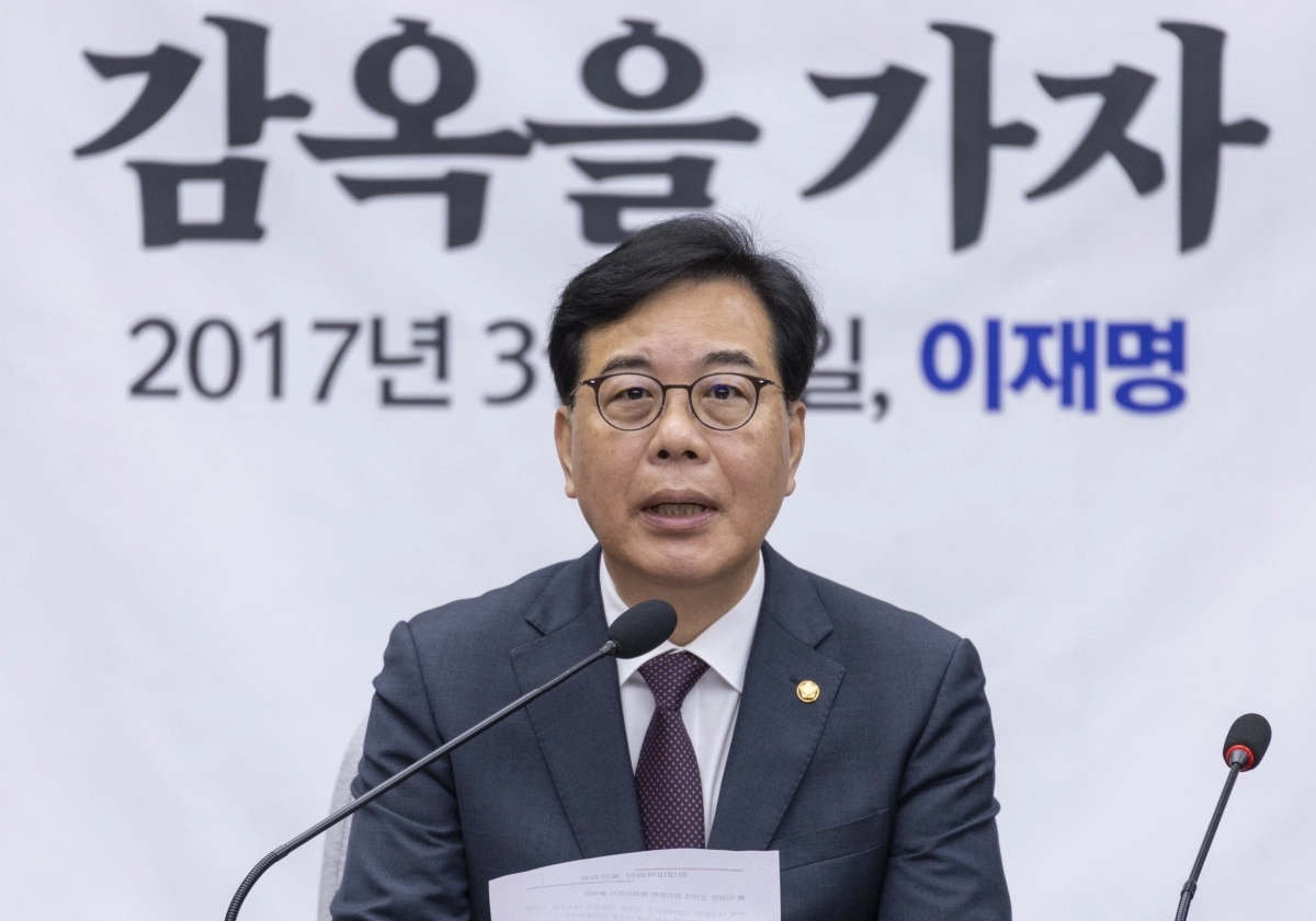 원내대책회의에서 발언하는 송언석 원내대표
