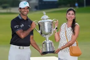 골프채 매일 닦았던 이민자의 아들 라이, PGA 챔피언십 제패