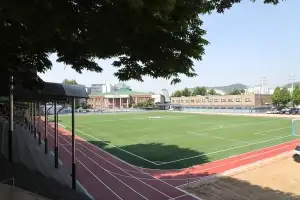 서울 금천구 문일고에 인조잔디 운동장·융합과학실 생겼다