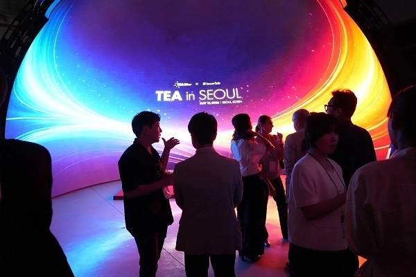 ‘TEA in Seoul’ 행사 참석자들이 LED 돔 씨어터 ‘ORBYT(올빗)’을 둘러보며 교류하고 있다. (사진=바우어랩 제공)