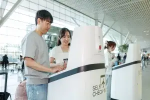 인천공항에선 로봇으로 셀프체크인…세계 최초 도입