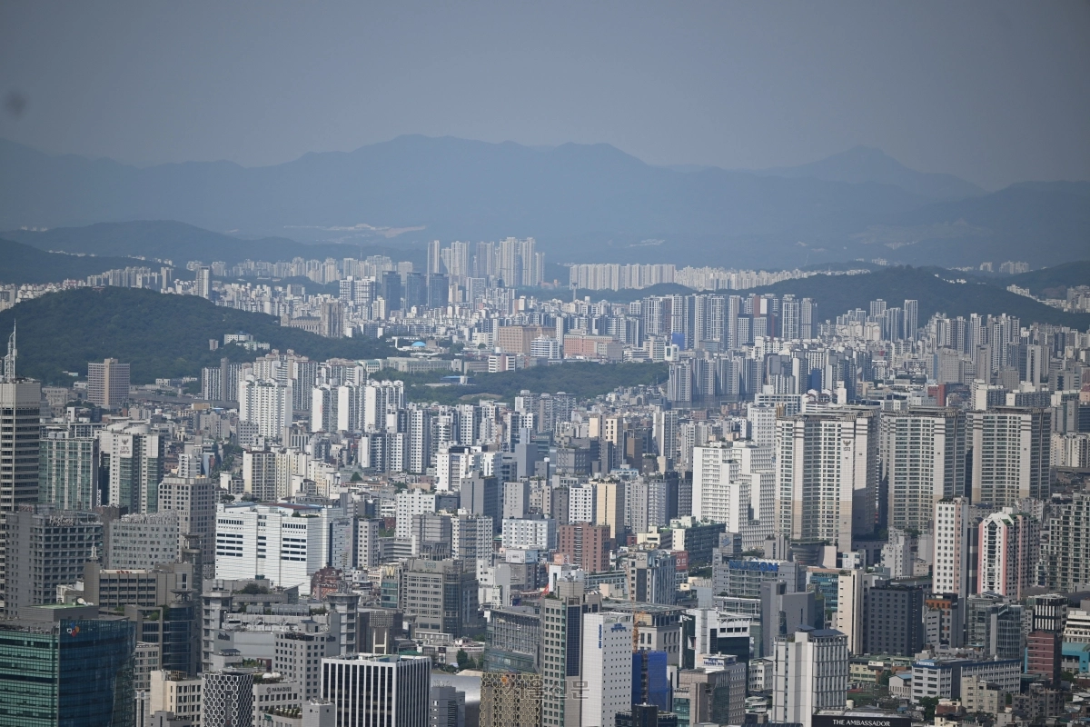 17일 서울 용산구 남산타워에서 바라본 서울 시내 아파트. 2026.5.17 이지훈 기자