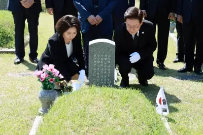 李 “헌법 전문에 5·18 정신 반드시 수록” 개헌 재추진 꺼냈다