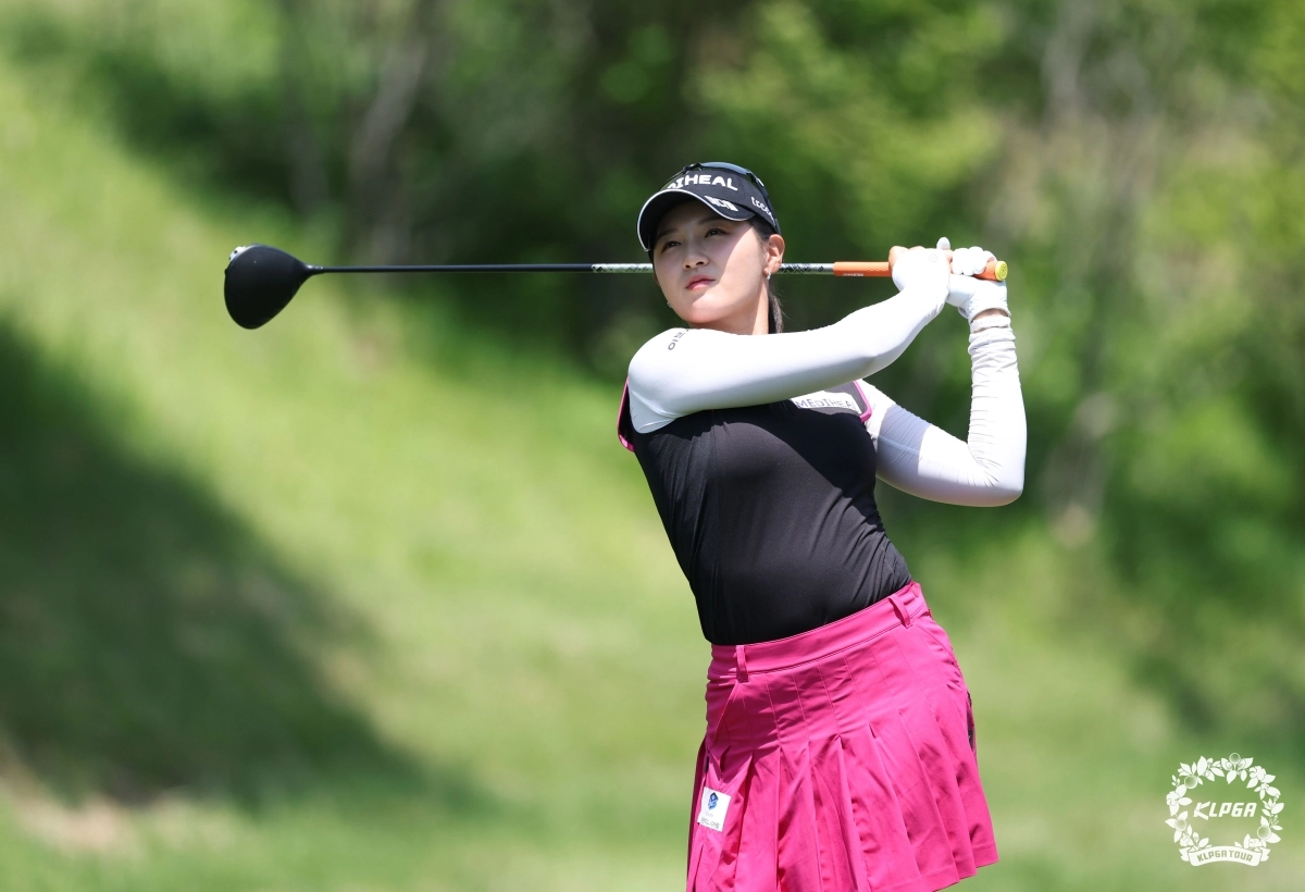 한국여자프로골프(KLPGA) E1 채리티 오픈이 22일부터 경기 여주시 페럼 클럽에서 사흘 동안 열린다. 박현경은 이 대회에서 타이틀 방어와 시즌 첫 우승이라는 두 마리 토끼 사냥에 나선다.  KLPGA 제공