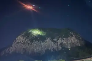 “가지 말라고 했는데”…‘민폐 산행’ 외국인 절벽 고립에 헬기까지 떴다