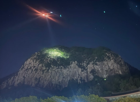 싱가포르 국적 60대가 지난 18일 오후 4시 30분쯤 등산을 목적으로 국가유산청장 허가 없이 산방산 통제구역에 진입한 혐의로 입건됐다. 제주도자치경찰단 제공