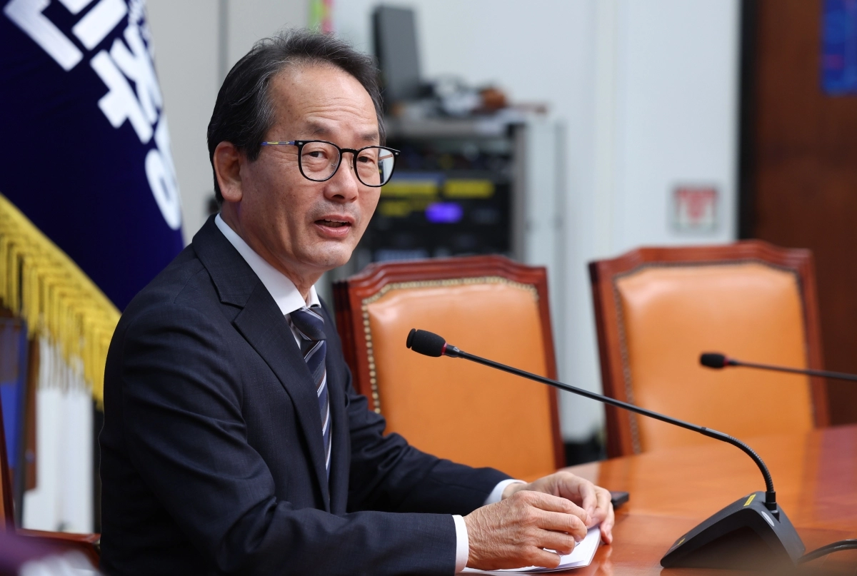 더불어민주당 선거대책위원회 공보단장을 맡고 있는 강준현 더불어민주당 수석대변인이 19일 국회에서 진행된 6.3 전국지방선거 현안 관련 기자간담회에서 발언하고 있다. 뉴시스