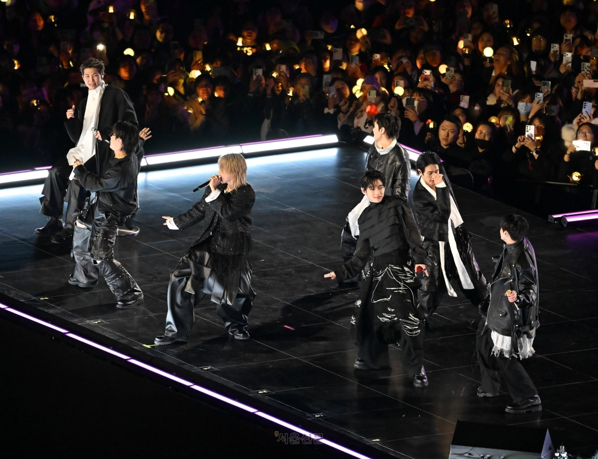 [사진]BTS,‘음악에 몸을 맡겨’