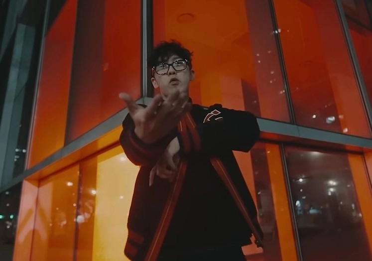 래퍼 리치 이기. 리치 이기 유튜브 뮤직비디오 캡처