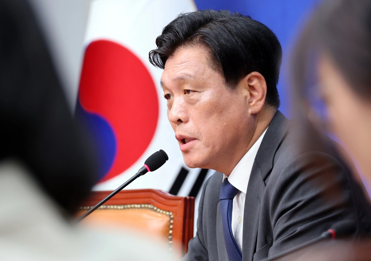 더불어민주당 총괄선대본부장인 조승래 사무총장이 20일 국회에서 공식 선거운동 시작을 앞두고 기자간담회를 열고 있다. 2026.5.20 연합뉴스