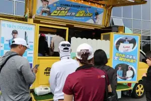 thumbnail - 곳간에서 인심 나는 KLPGA투어…우승하면 떡·과자에 커피 트럭까지