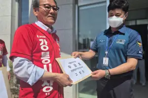 [단독]‘인터넷 댓글 지시 의혹’ 김홍규 野 강릉시장 후보 불송치…“증거 불충분”