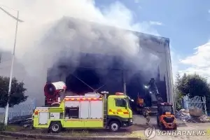 광양 폐기물 물류창고 불…작년 10일간 연기 뿜은 화재 8개월 만에 또 발생