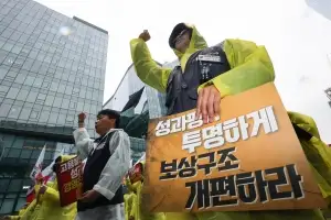 카카오도 파업하나…“5개 법인 투표 찬성” 주가는 ‘4만원’