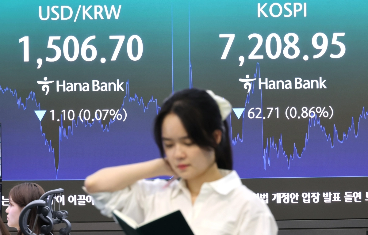 20일 서울 중구 하나은행 본점 딜링룸에 원달러 환율이 표시되고 있다. 이날 원달러 환율은 1.0원 내린 1506.8원으로 마감했다. 2026.5.20 연합뉴스