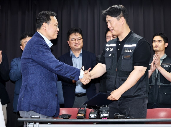 손 맞잡은 삼성전자 노사